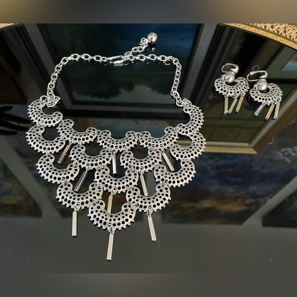 Vintage 1970s Sarah Coventry Charisma Silver Bib Necklace & Earrings Set Signed - Picture 7 of 10
